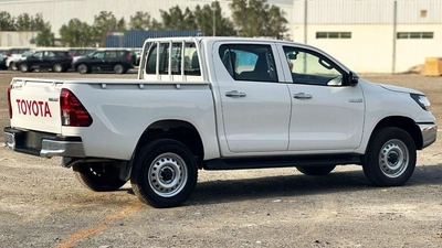 Toyota Hilux GL Toyota Hilux 2.7 petrol Manuel 2025 basic option four wheels-3