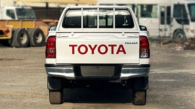 Toyota Hilux GL Toyota Hilux 2.7 petrol Manuel 2025 basic option four wheels-4