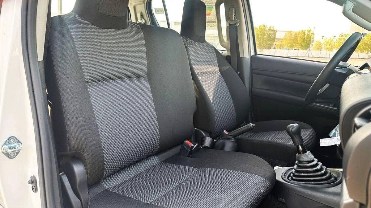 Toyota Hilux GL Toyota Hilux 2.7 petrol Manuel 2025 basic option four wheels-13-0