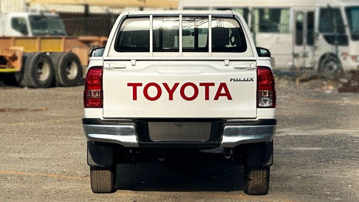 Toyota Hilux GL Toyota Hilux 2.7 petrol Manuel 2025 basic option four wheels-4-0