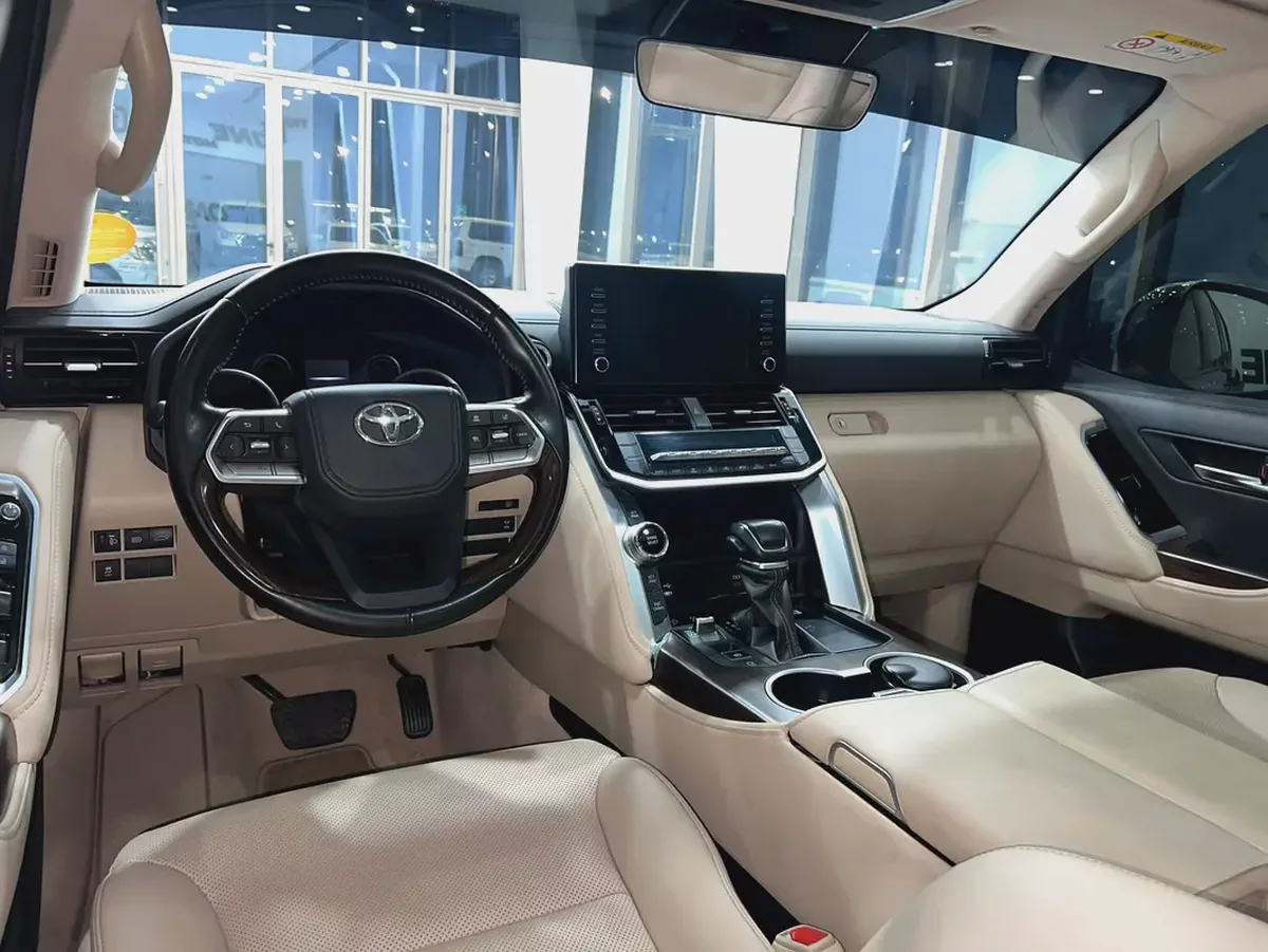 Toyota Land Cruiser GXR 2024 | GCC Specs | Brand New Condition-13-13