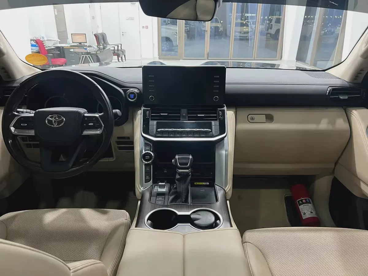 Toyota Land Cruiser GXR 2024 | GCC Specs | Brand New Condition-15-15