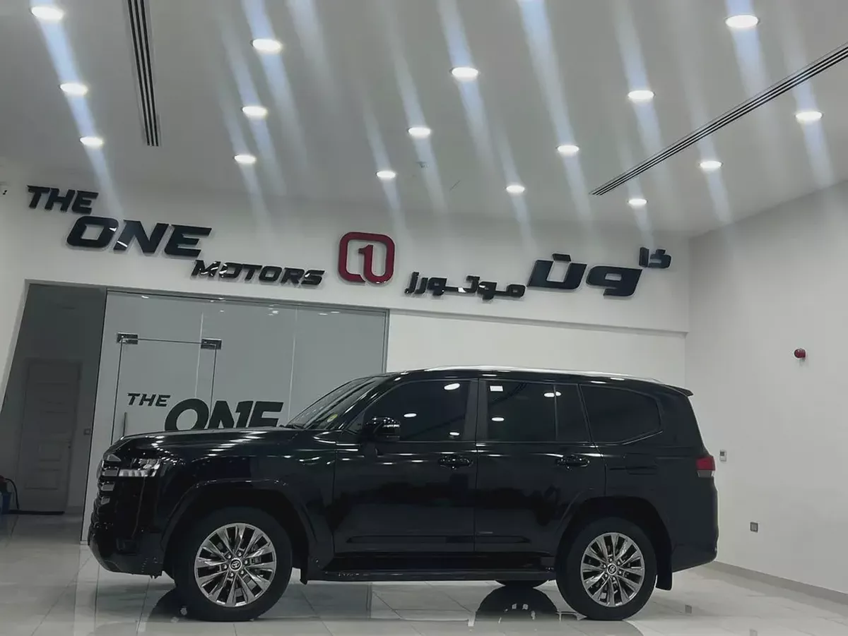 Toyota Land Cruiser GXR 2024 | GCC Specs | Brand New Condition-1-1