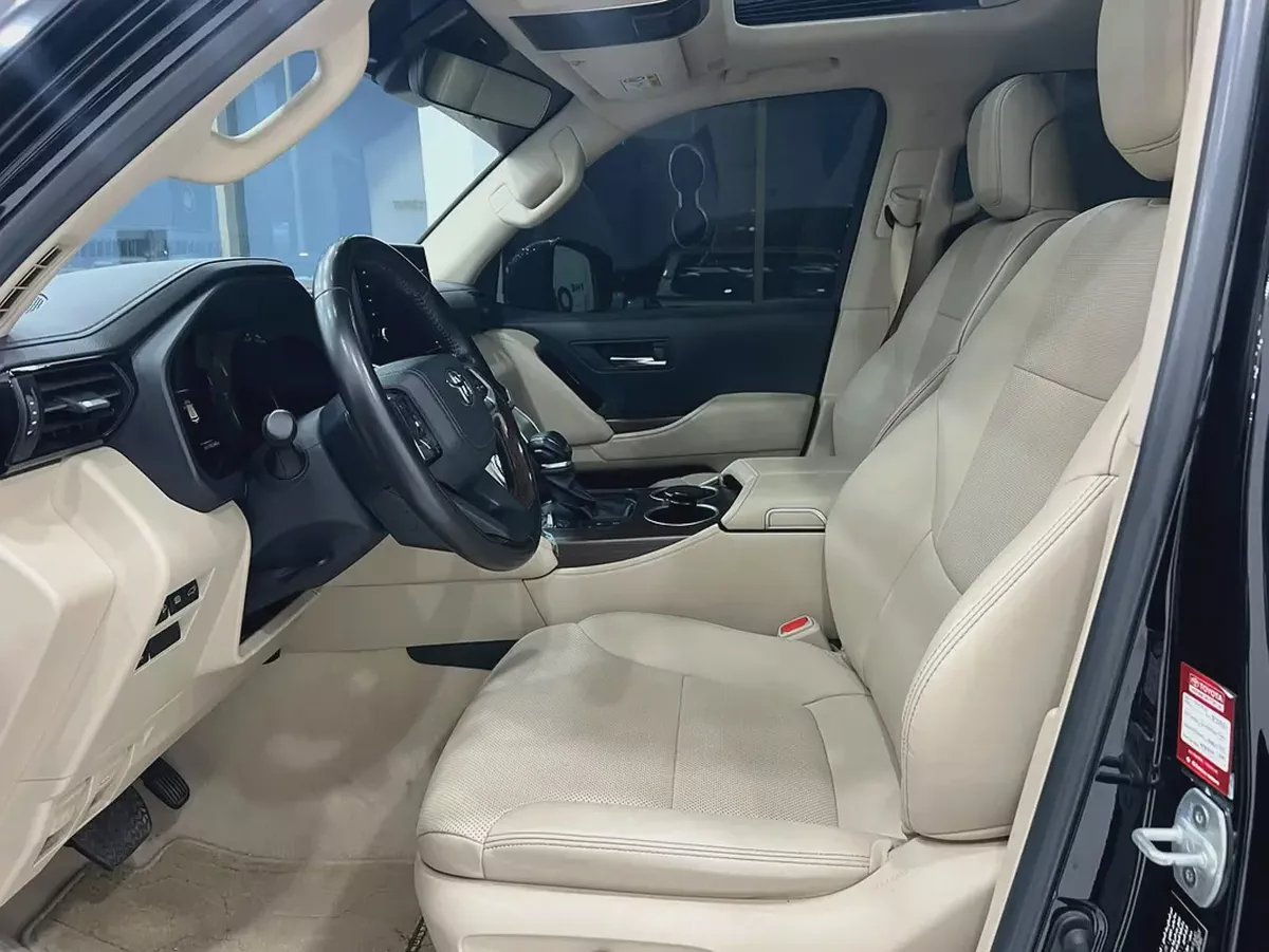 Toyota Land Cruiser GXR 2024 | GCC Specs | Brand New Condition-8-8