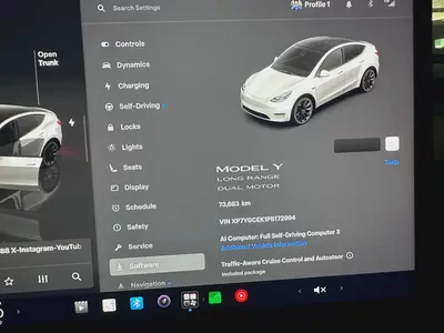 Tesla Model Y Long Range 2023 GCC Specs - Pristine Condition-13