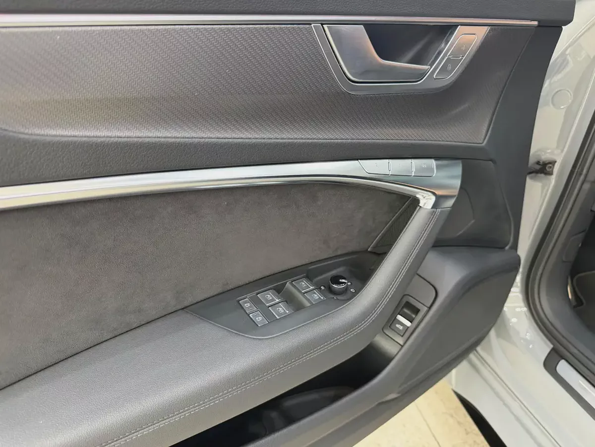 2025 - Audi RS6 - V8 No accident Very Good Condition for 377,000.00 AED-12-12