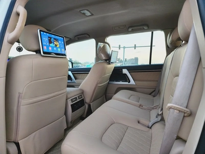 Toyota Land Cruiser GXR V6 2015 - GCC Specs - Reliable and Ready for Adventure-9