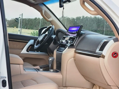 Toyota Land Cruiser GXR V6 2015 - GCC Specs - Reliable and Ready for Adventure-11