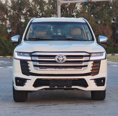 Toyota Land Cruiser GXR V6 2015 - GCC Specs - Reliable and Ready for Adventure-2