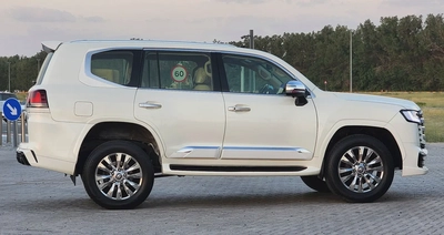 Toyota Land Cruiser GXR V6 2015 - GCC Specs - Reliable and Ready for Adventure-3