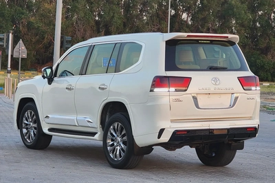 Toyota Land Cruiser GXR V6 2015 - GCC Specs - Reliable and Ready for Adventure-5