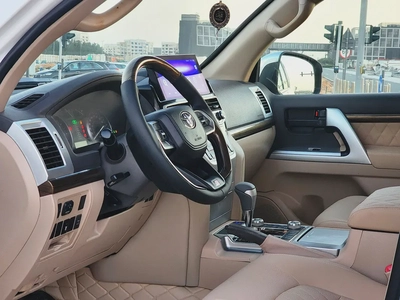 Toyota Land Cruiser GXR V6 2015 - GCC Specs - Reliable and Ready for Adventure-8