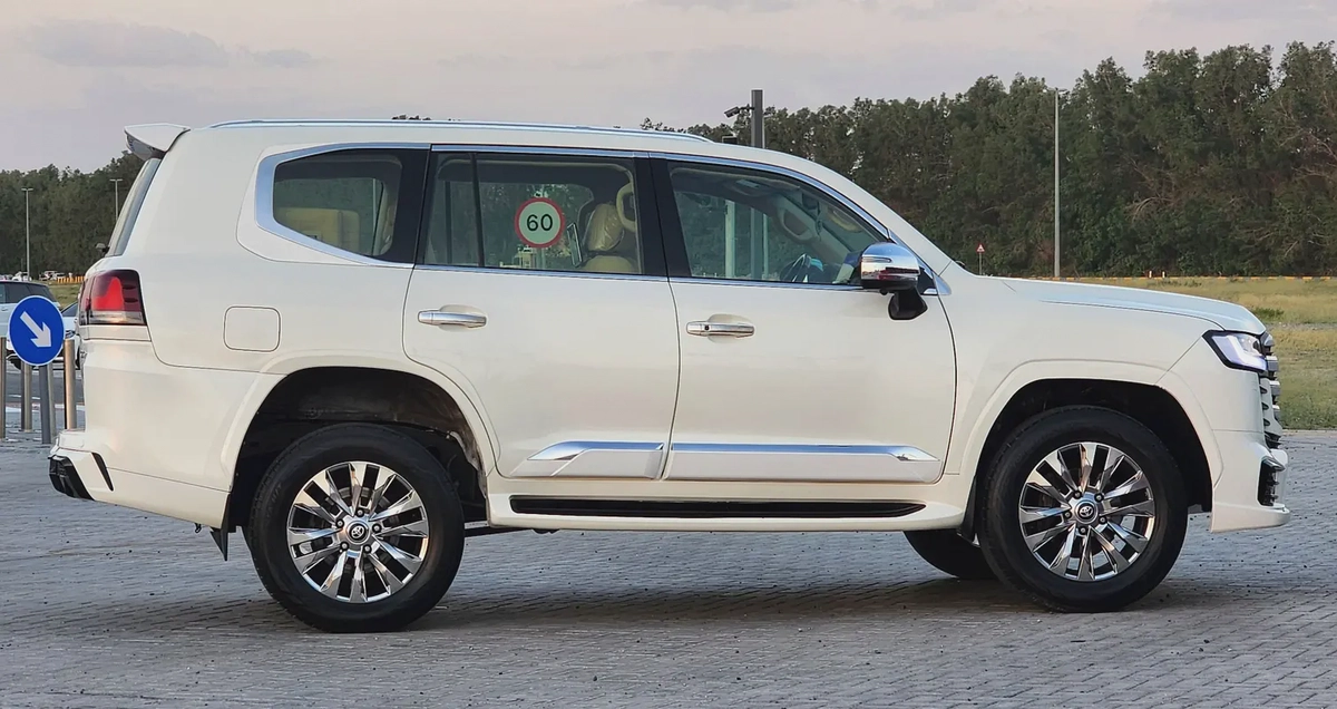 Toyota Land Cruiser GXR V6 2015 - GCC Specs - Reliable and Ready for Adventure-3-3