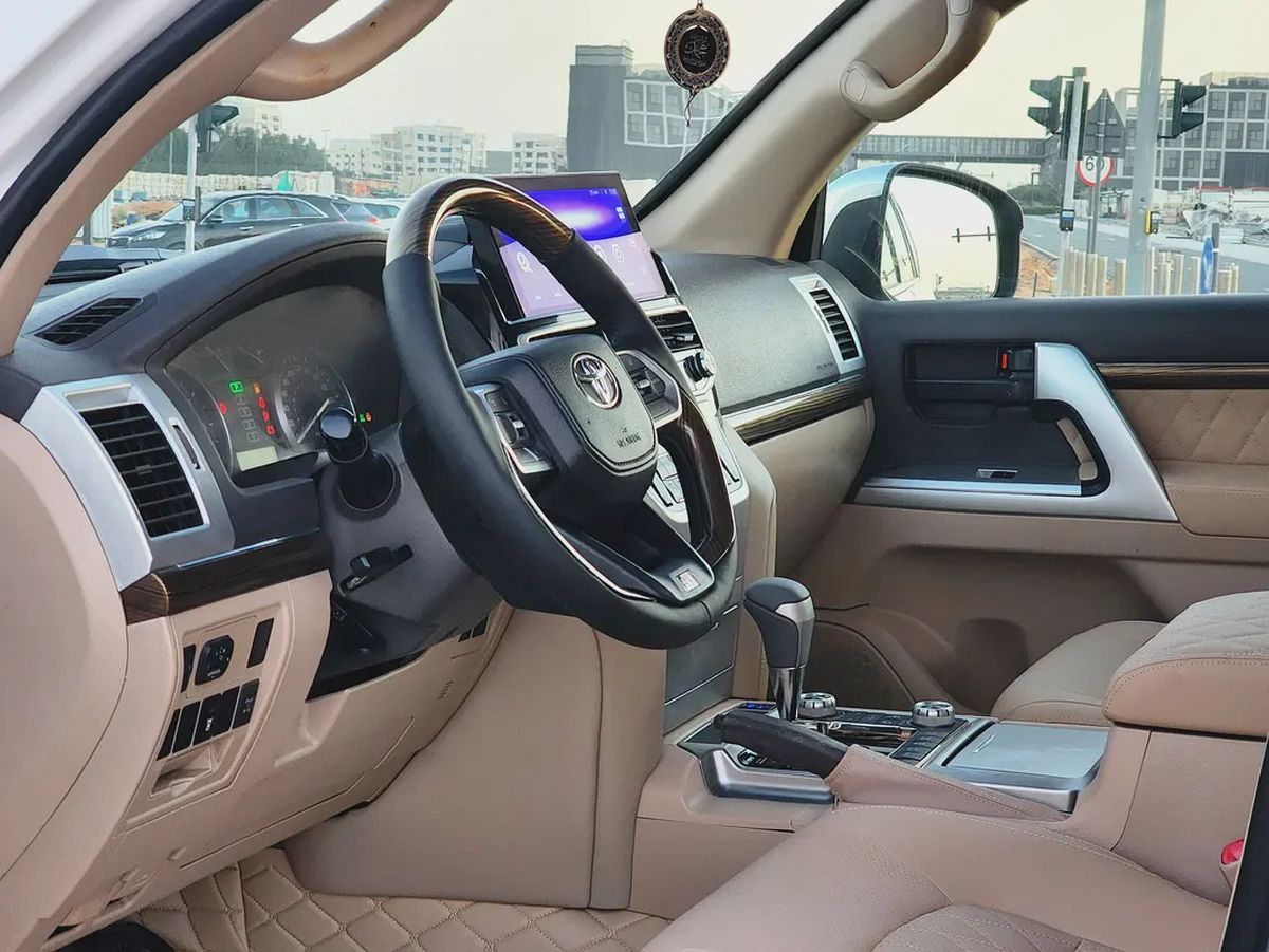 Toyota Land Cruiser GXR V6 2015 - GCC Specs - Reliable and Ready for Adventure-8-8