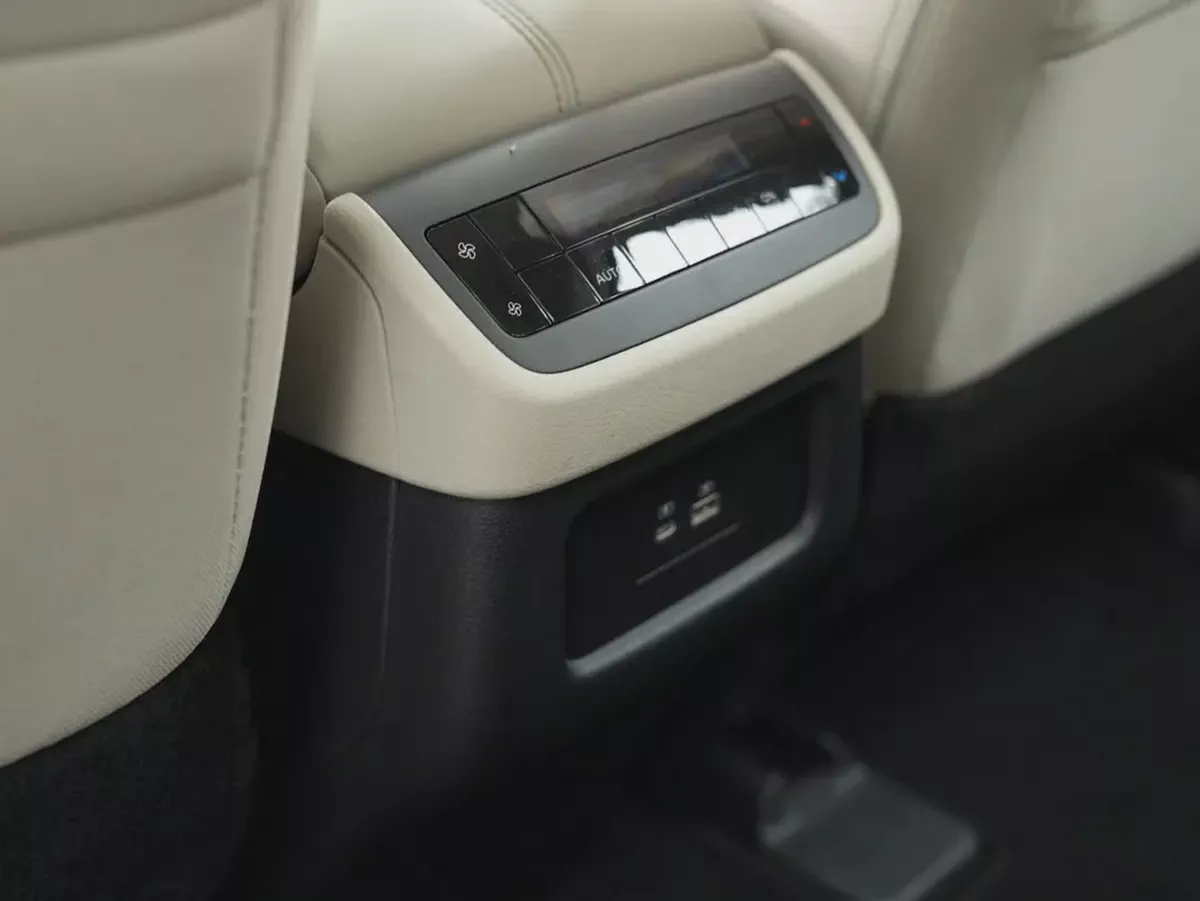 GCC Specs | LOW Mileage | 2024 | S trim-16-16