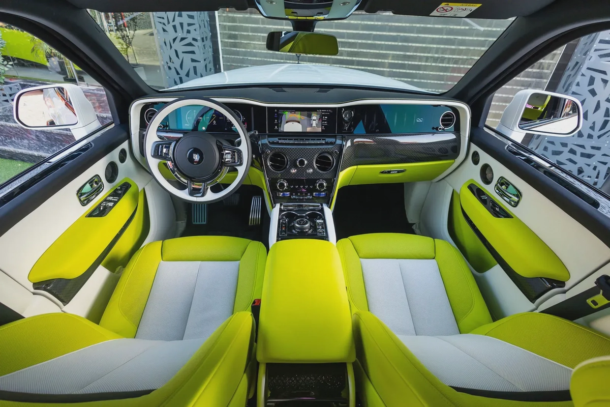 Rolls-Royce Cullinan Black Badge 2026-2-2
