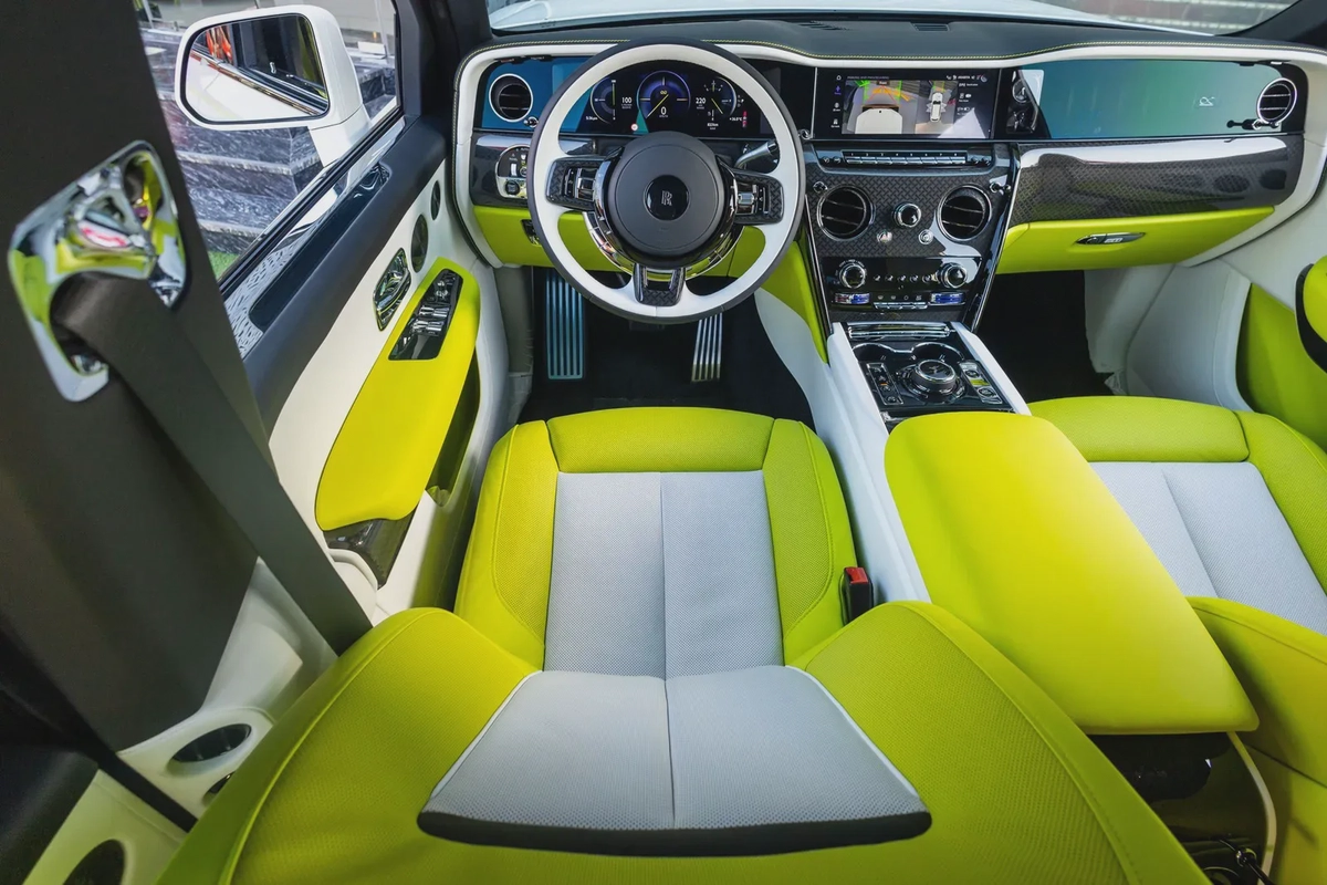 Rolls-Royce Cullinan Black Badge 2026-19-19