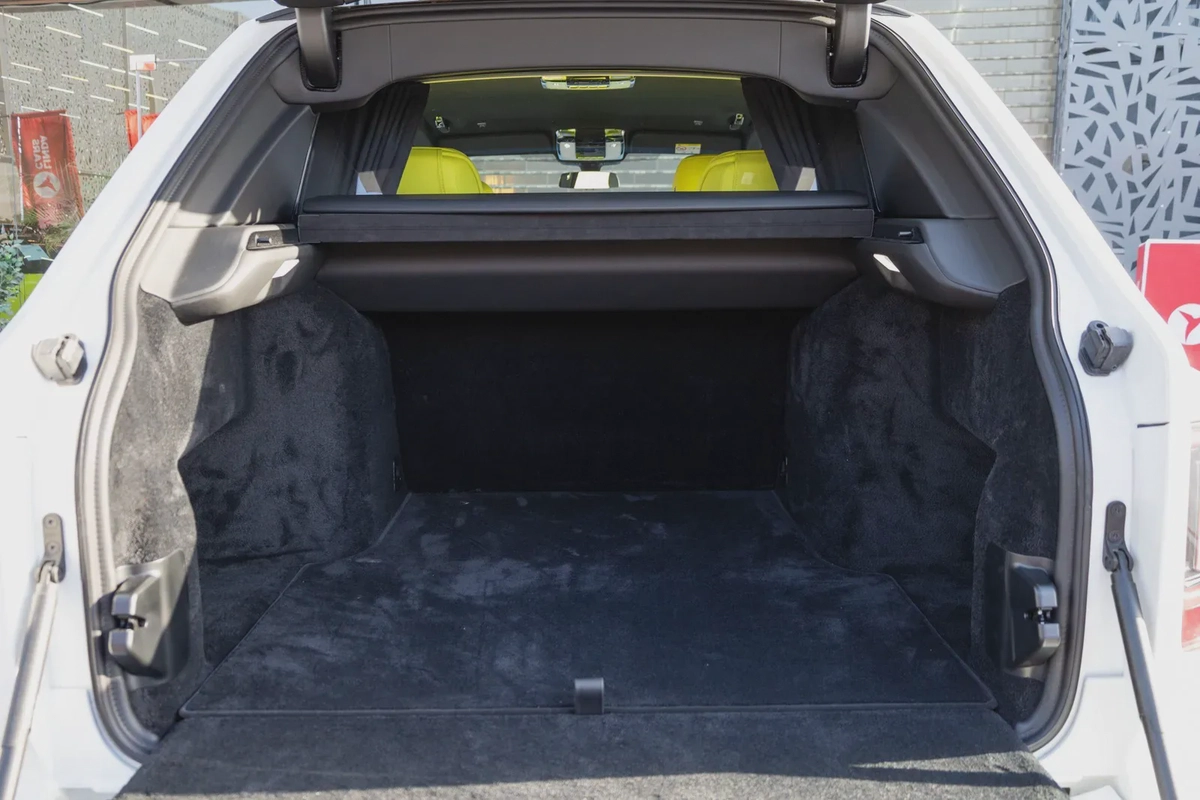 Rolls-Royce Cullinan Black Badge 2026-16-16