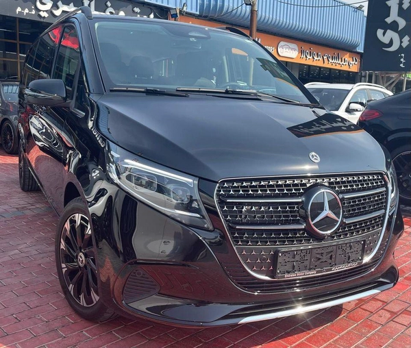 Mercedes Benz V300 Avantgarde Under Agency Warranty 2026 GCC - AED 319,000