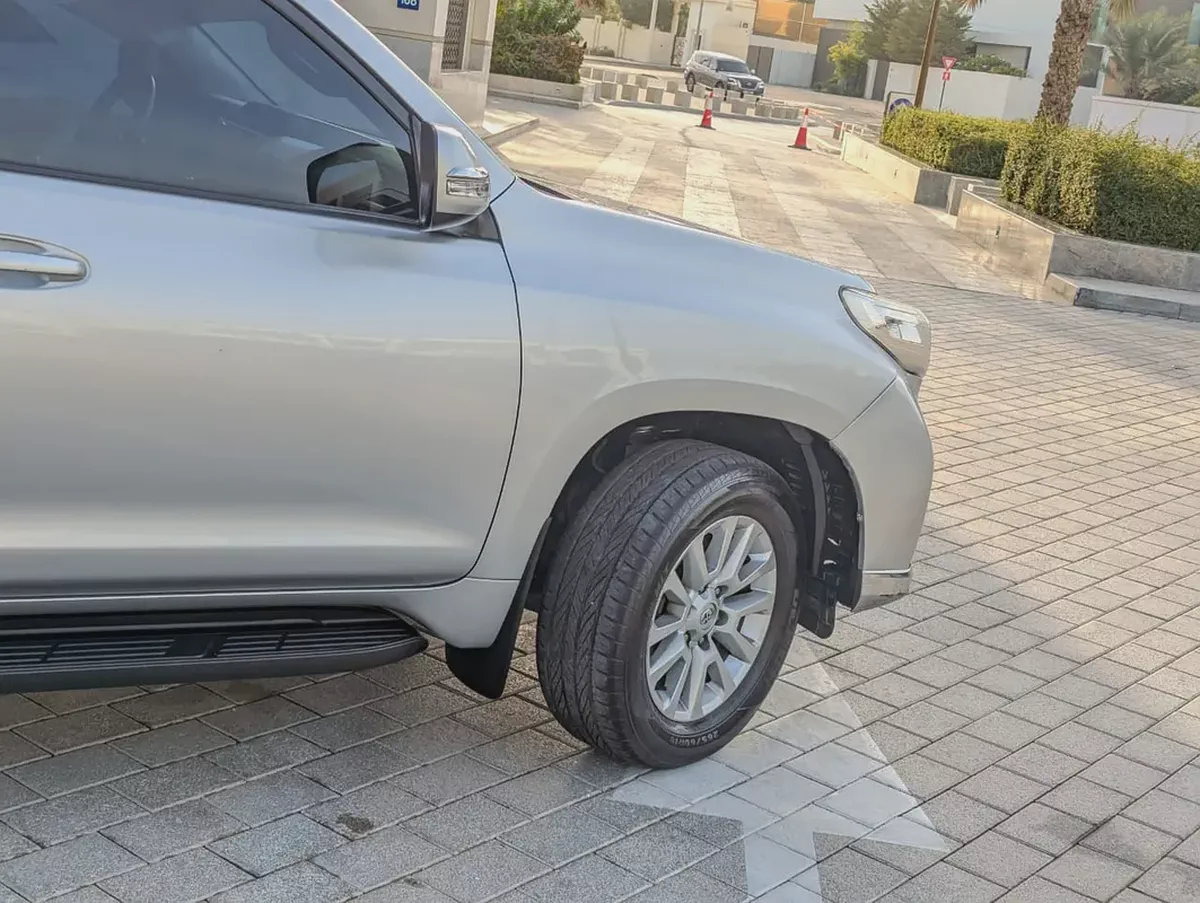 Toyota Prado 2016 VXR Full option V4 2.7L Excellent Condition-8-8
