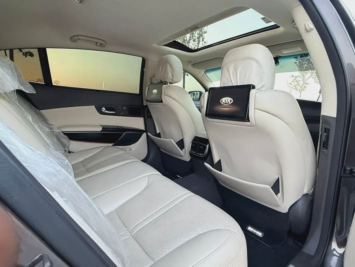 Kia Quoris 2014 TOP - GCC Specs - Luxury V6