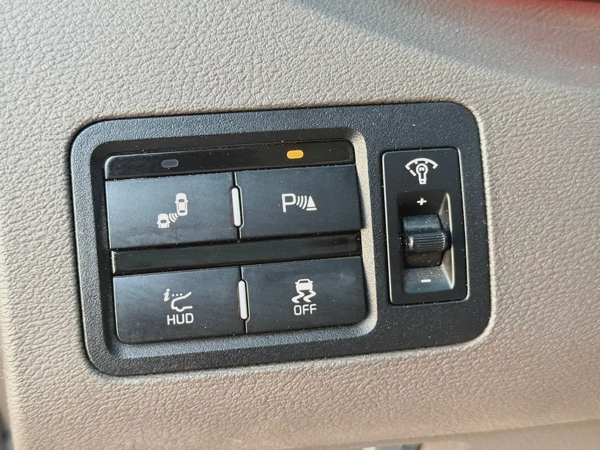 Kia Quoris 2014 TOP - GCC Specs - Luxury V6