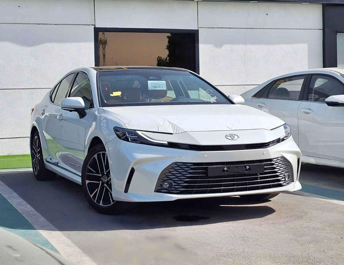 Toyota Camry LIMITED HEV LUMIERE HYBRID /2.5L V4 PETROL/RADAR / PANORAMIC ROOF /360*CAMERA/HEADS UP DISPLAY (CODE-2-0