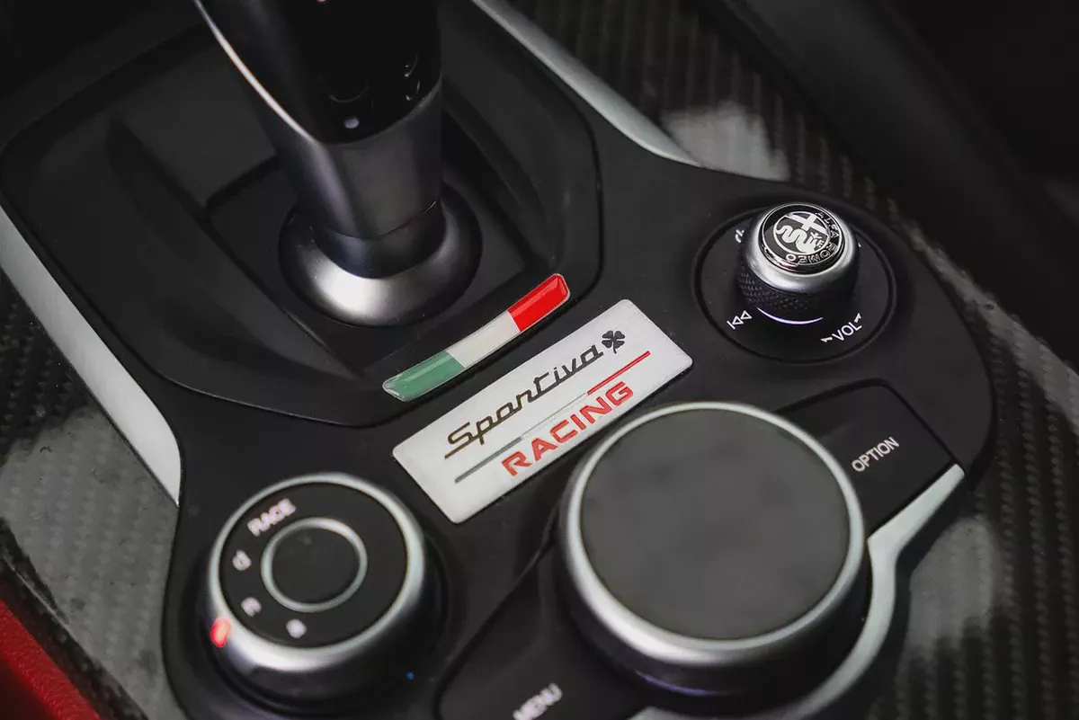 2019 Alfa Romeo Stelvio Quadrifoglio / Full Alfa Romeo Service History-15-15