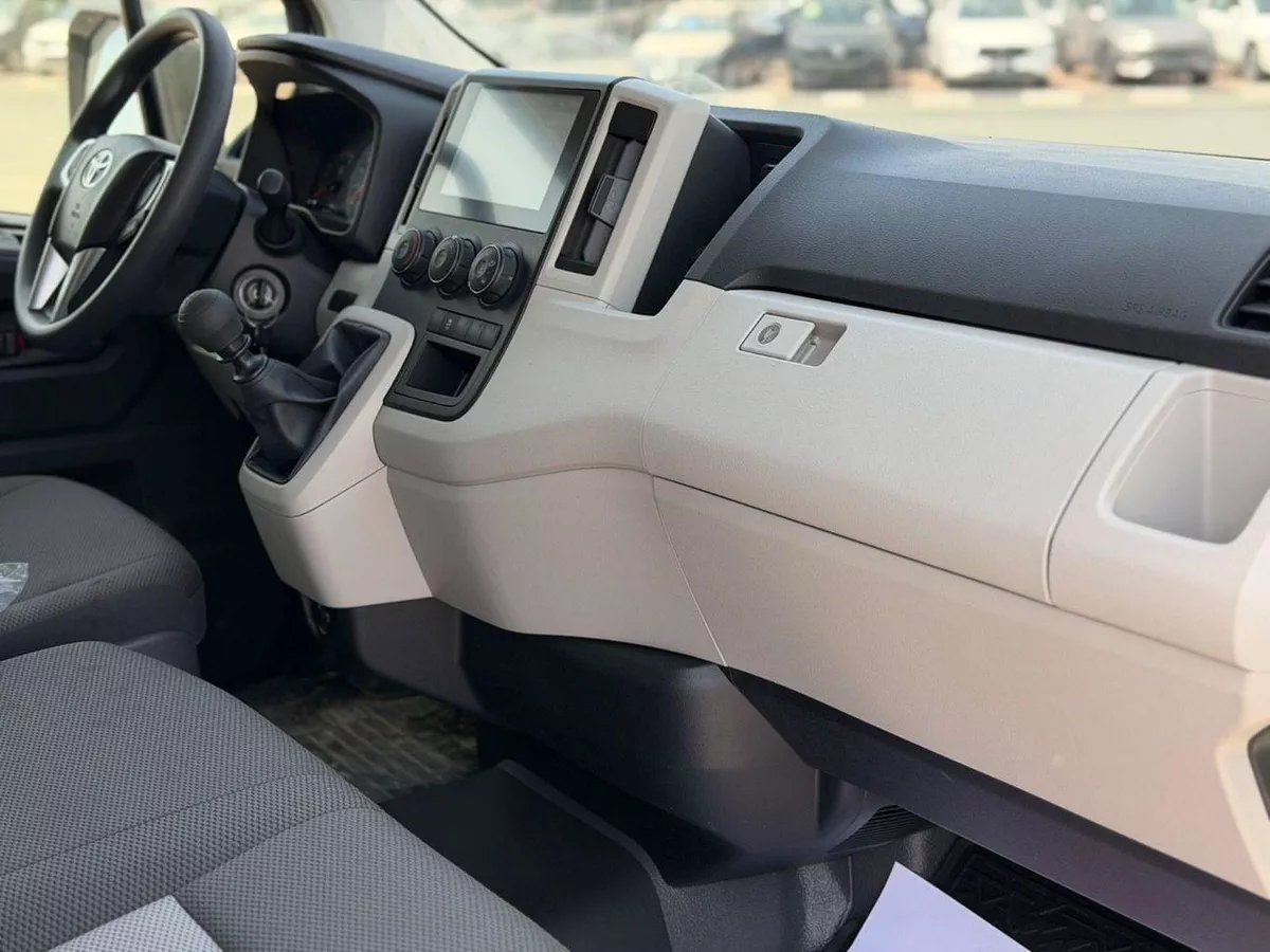 Toyota Hiace Toyota Haice 3.5L Cargo manual 2026-9-0