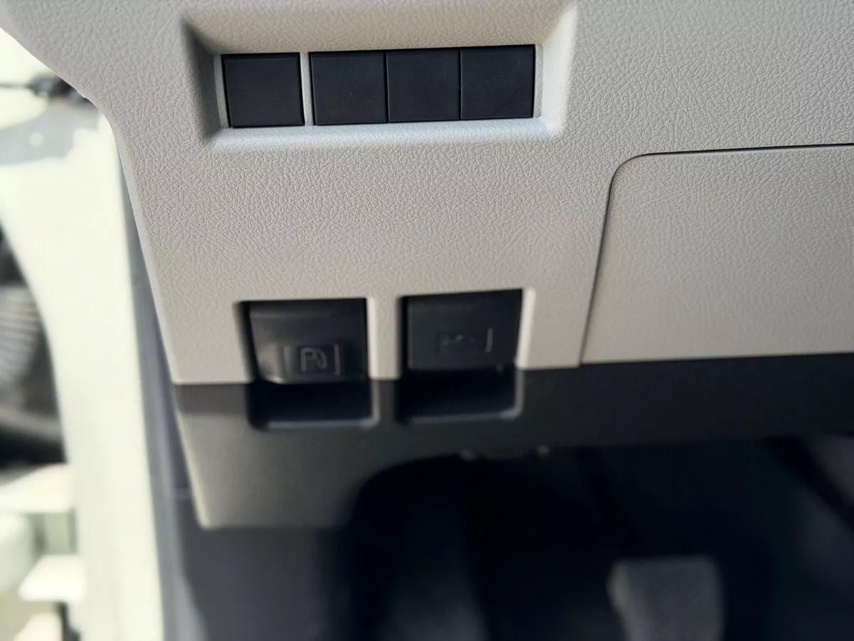 Toyota Hiace Toyota Haice 3.5L Cargo manual 2026-10-0