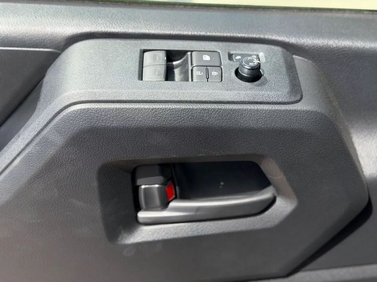 Toyota Hiace Toyota Haice 3.5L Cargo manual 2026-12-0