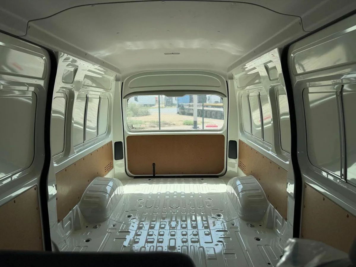 Toyota Hiace Toyota Haice 3.5L Cargo manual 2026-13-0