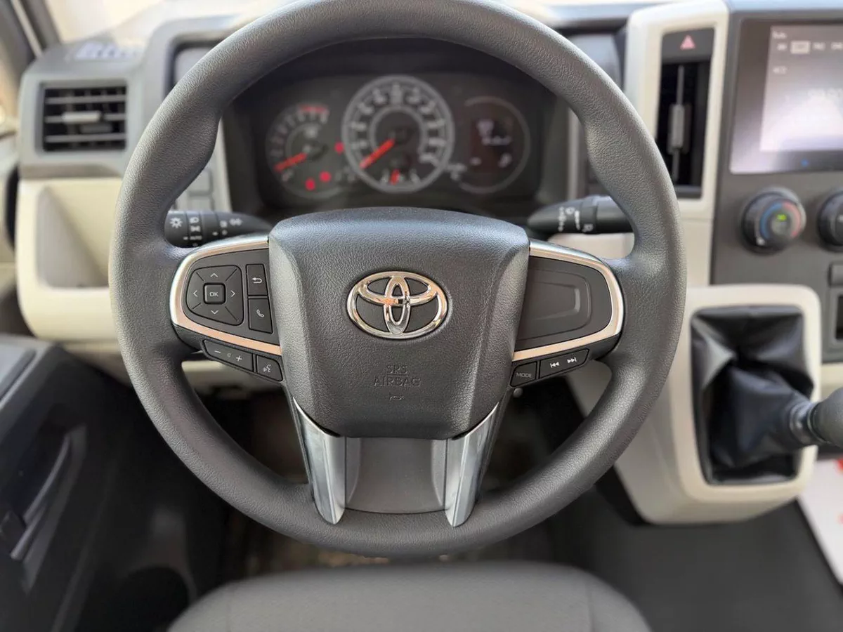 Toyota Hiace Toyota Haice 3.5L Cargo manual 2026-5-0