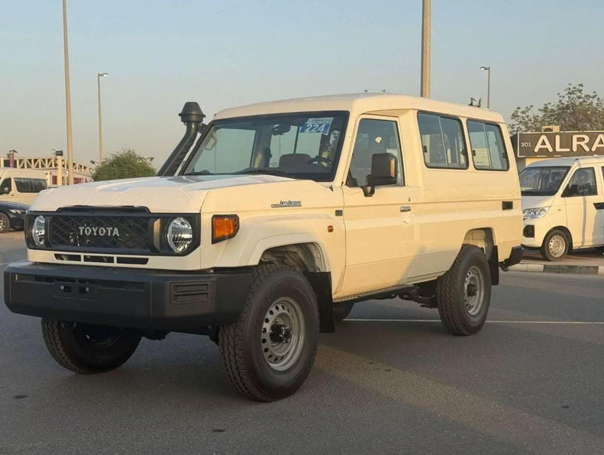 Toyota Land Cruiser 70 LC76 LX EXPORT ONLY - LC 78- 2.8L - DIESEL - AUTOMATIC
