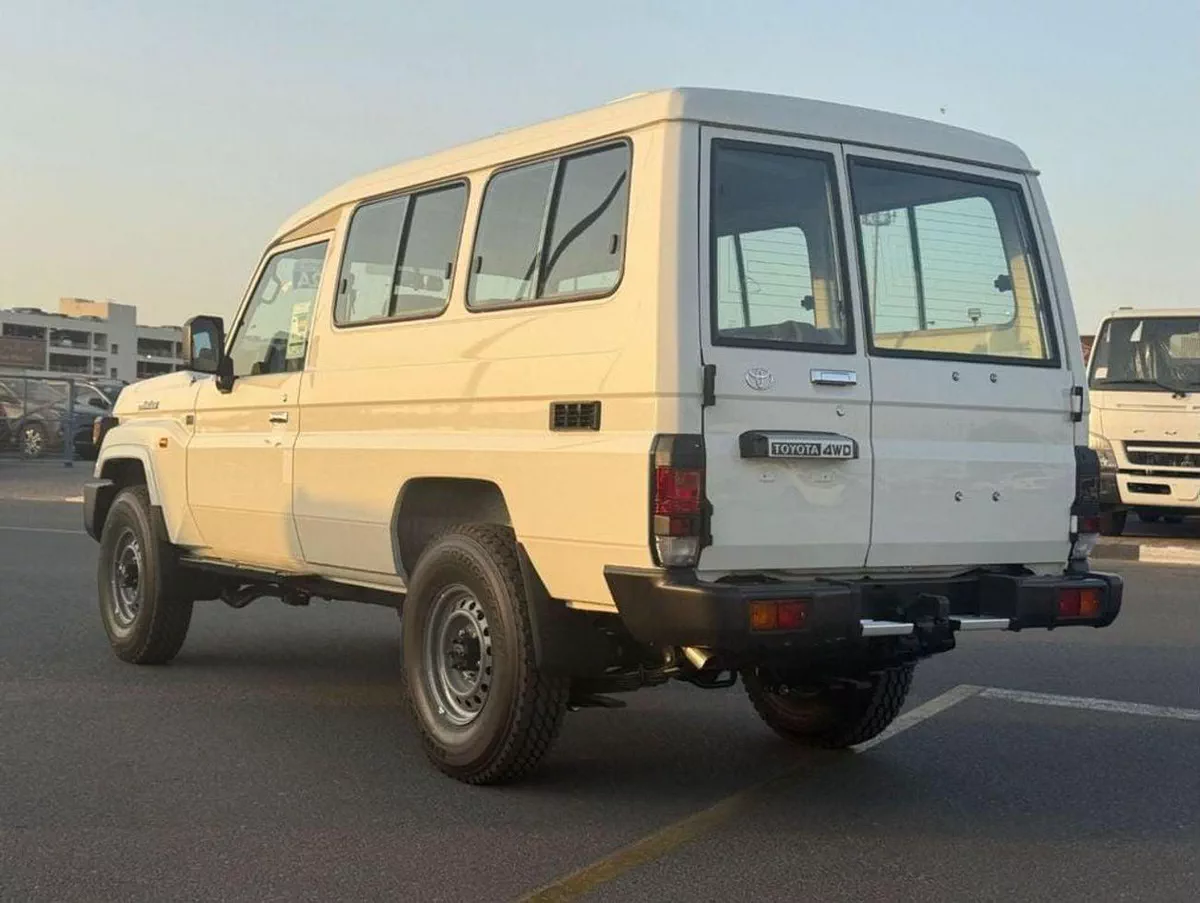 Toyota Land Cruiser 70 LC76 LX EXPORT ONLY - LC 78- 2.8L - DIESEL - AUTOMATIC-5-0