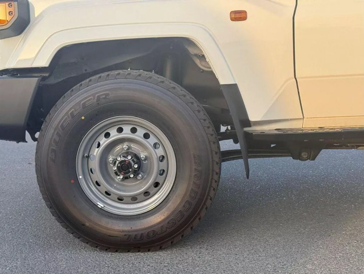 Toyota Land Cruiser 70 LC76 LX EXPORT ONLY - LC 78- 2.8L - DIESEL - AUTOMATIC-6-0