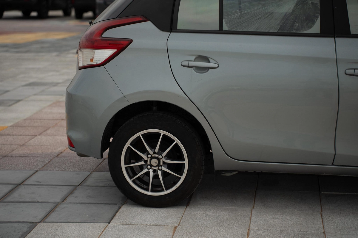 TOYOTA YARIS HATCHBACK 2015 1.5L | FULL OPTION | JAPAN IMPORT | CLEAN CAR | EXPORT READY-3-3
