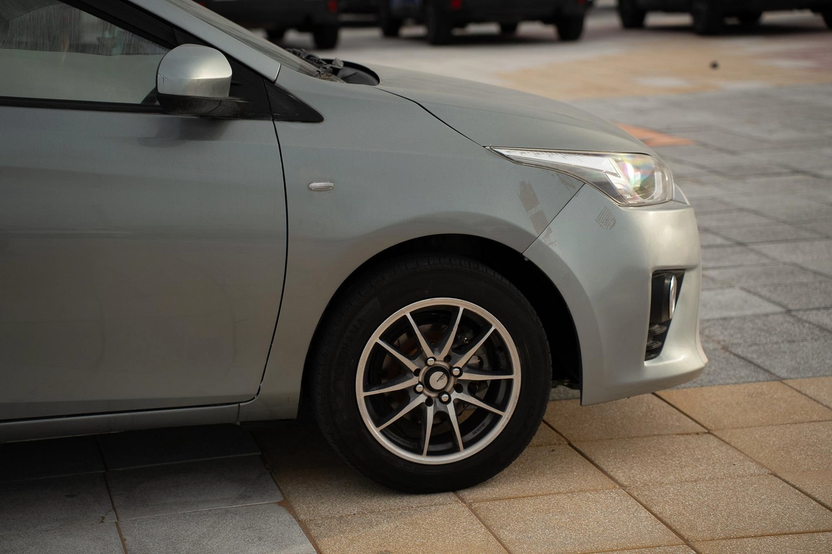 TOYOTA YARIS HATCHBACK 2015 1.5L | FULL OPTION | JAPAN IMPORT | CLEAN CAR | EXPORT READY-15-15