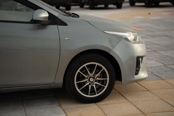 TOYOTA YARIS HATCHBACK 2015 1.5L | FULL OPTION | JAPAN IMPORT | CLEAN CAR | EXPORT READY