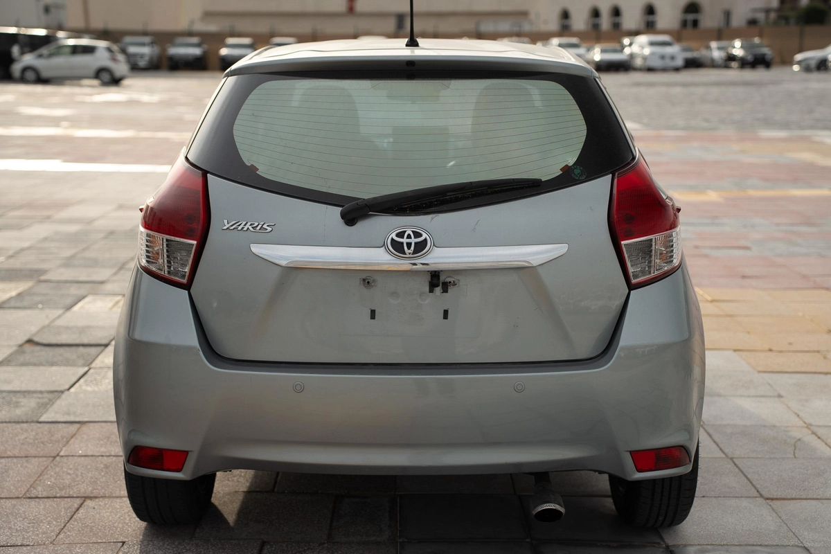 TOYOTA YARIS HATCHBACK 2015 1.5L | FULL OPTION | JAPAN IMPORT | CLEAN CAR | EXPORT READY-5-5