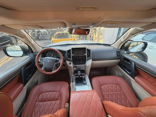 Toyota Land Cruiser GXR V6 Model 2021 Original Paint