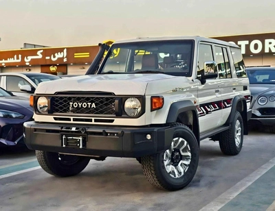 Toyota Land Cruiser 70 LX LC76 5 DOORS / 4.0L V6 PETROL A/T / LEATHER SEATS / DVD+CAMERA/PWR WINDOWS-0