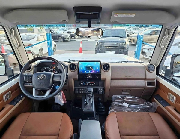 Toyota Land Cruiser 70 LX LC76 5 DOORS / 4.0L V6 PETROL A/T / LEATHER SEATS / DVD+CAMERA/PWR WINDOWS