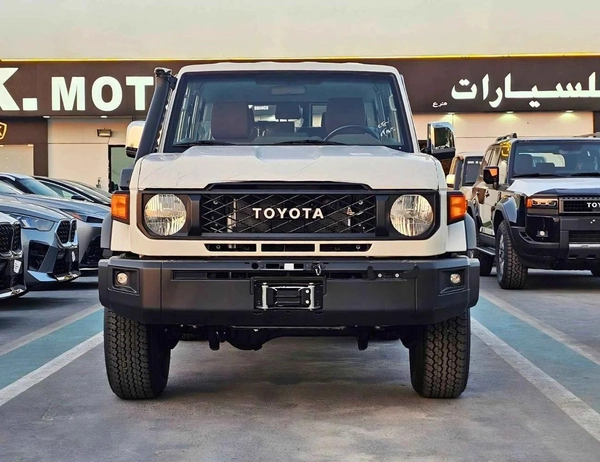 Toyota Land Cruiser 70 LX LC76 5 DOORS / 4.0L V6 PETROL A/T / LEATHER SEATS / DVD+CAMERA/PWR WINDOWS