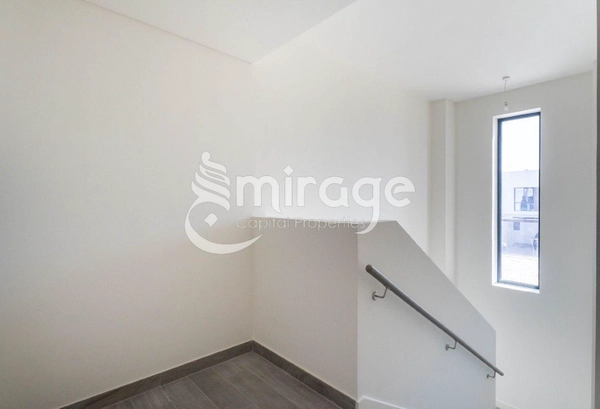 Spacious 3BR TH | Corner Unit |Vacant |Prime Area
