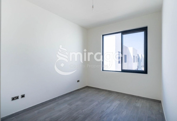 Spacious 3BR TH | Corner Unit |Vacant |Prime Area