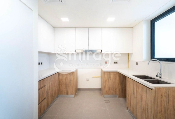 Spacious 3BR TH | Corner Unit |Vacant |Prime Area