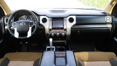 Toyota Tundra SR5-5