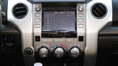 Toyota Tundra SR5-8