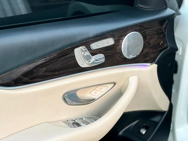 Mercedes-Benz E-Class E 300 2019 - American Specs - Pristine Condition